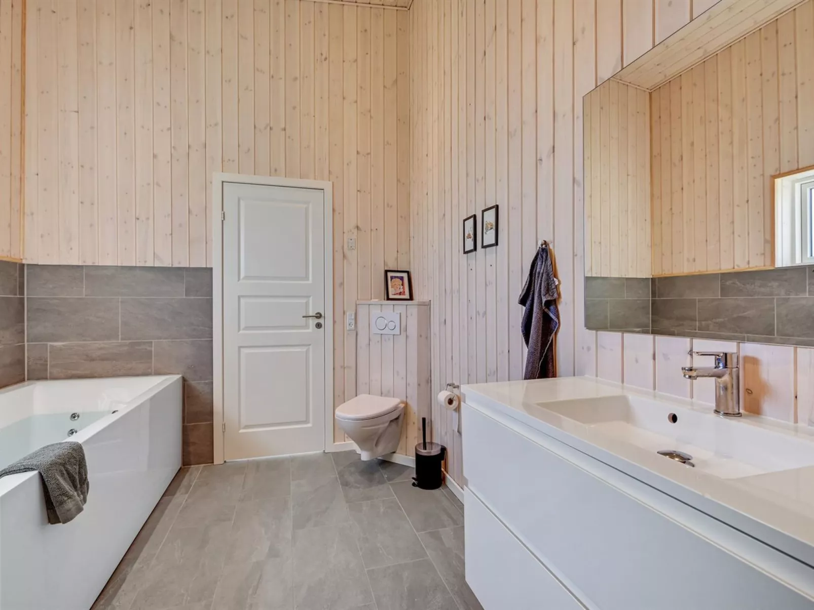 "Ylvi" - 250m from the sea-Binnen