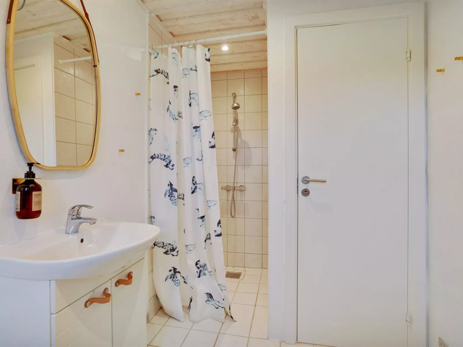 "Meindor" - 350m from the sea-Binnen