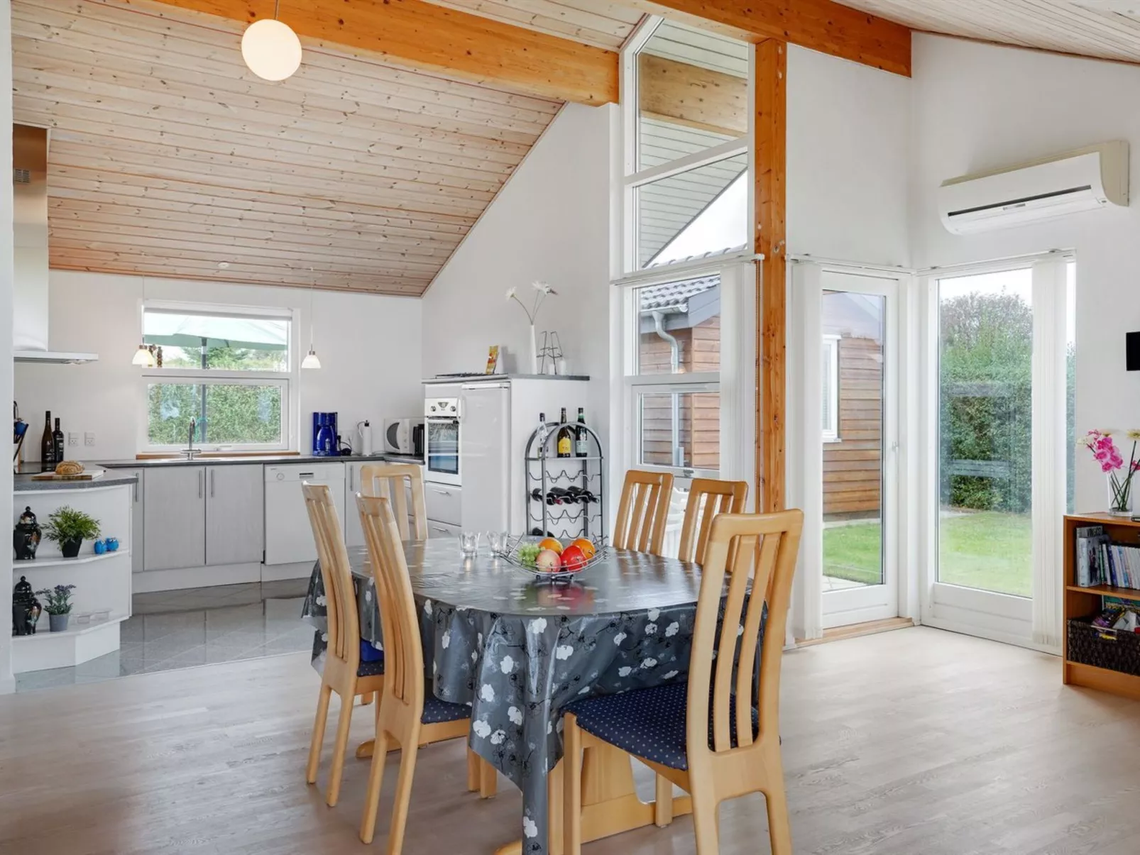 "Kimi" - 800m from the sea-Binnen