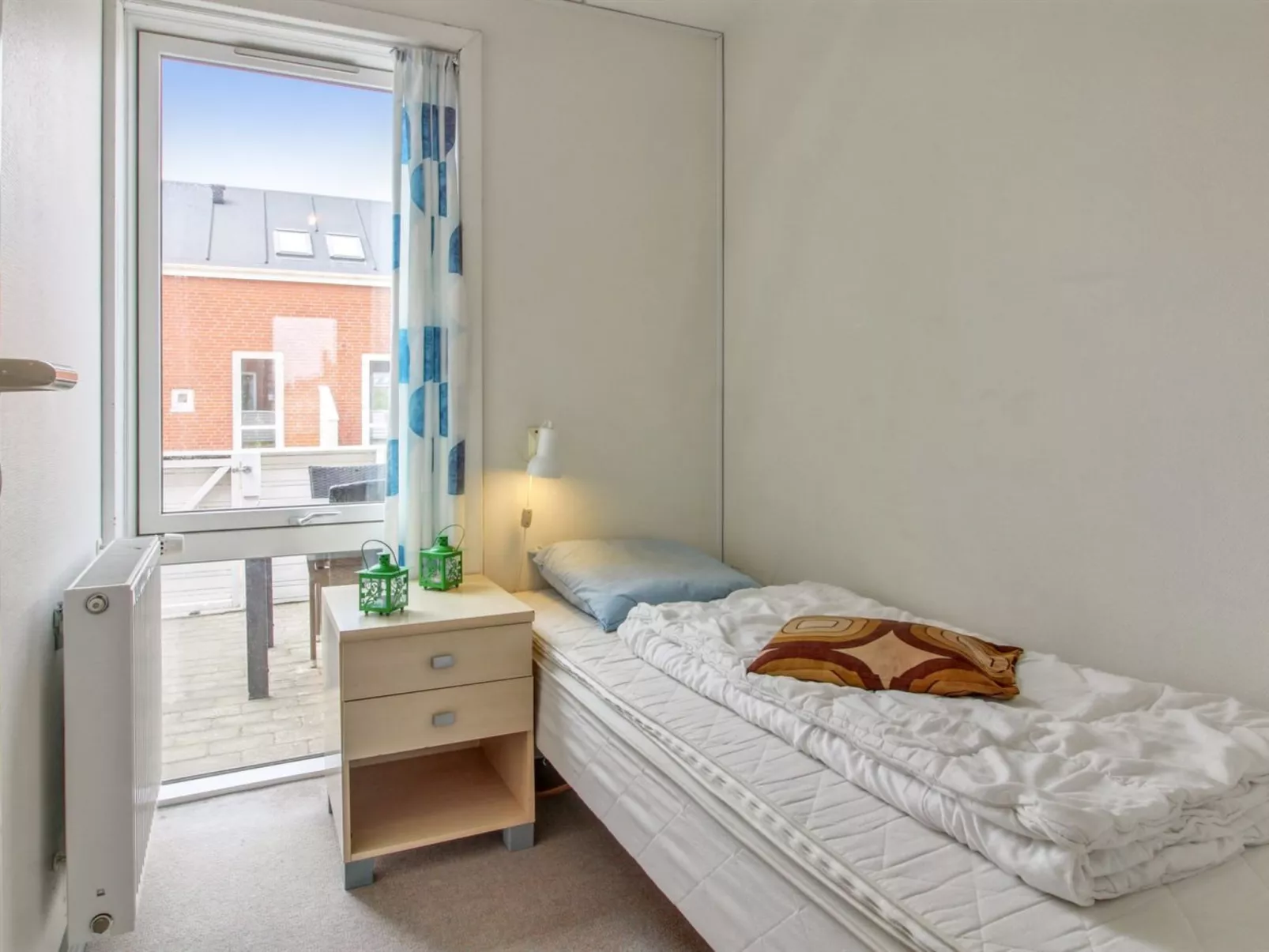 "Rebus" - 2.3km from the sea - Binnen