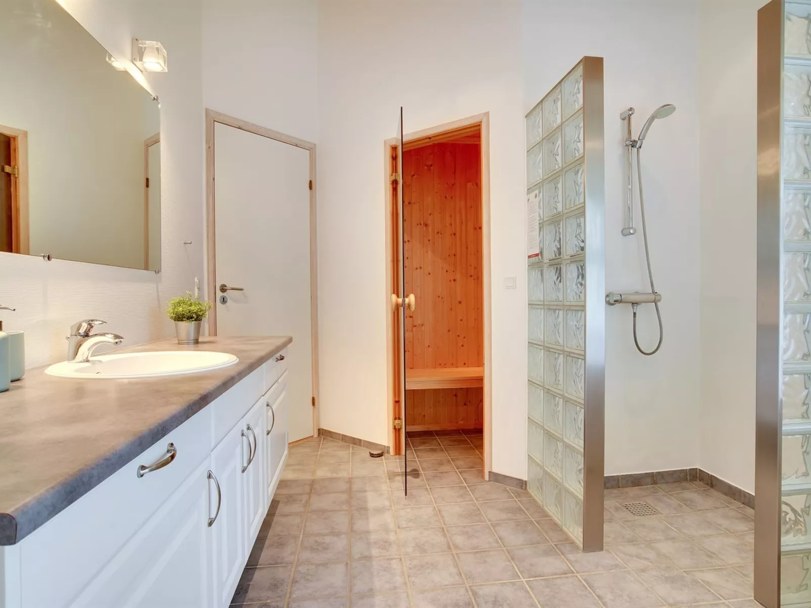 "Stanko" - 1.3km from the sea-Binnen