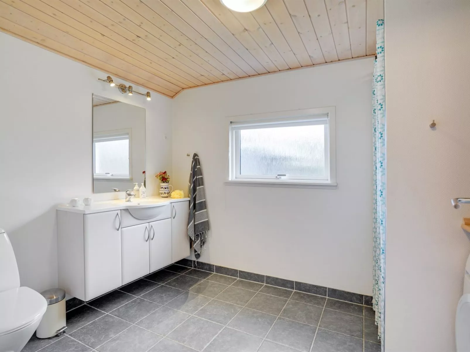 "Daina" - 400m to the fjord-Binnen