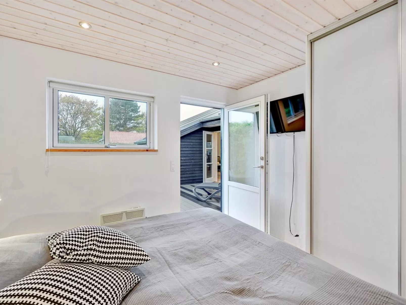 "Kamilla" - 200m from the sea-Binnen