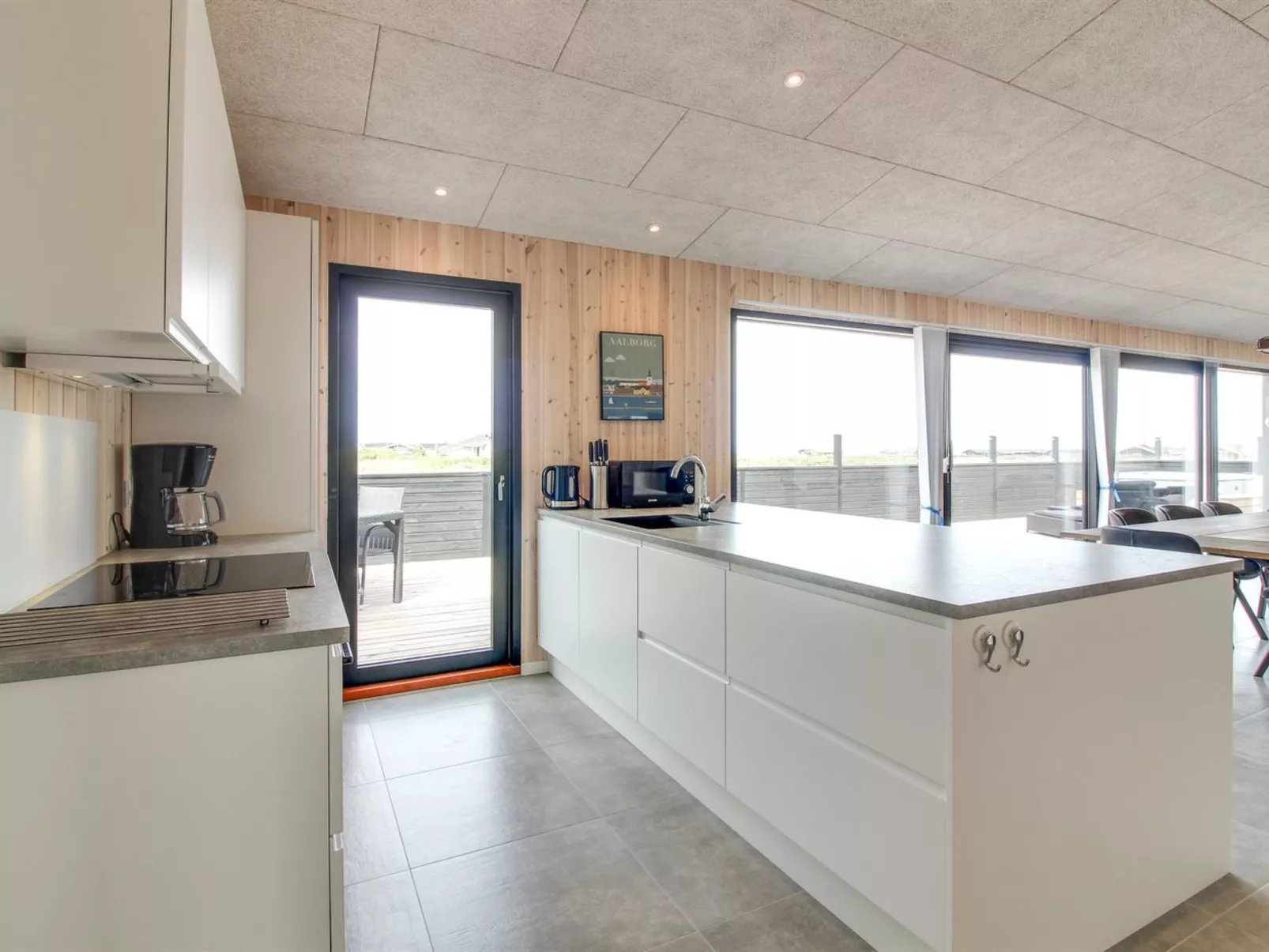 "Heilo" - 300m from the sea-Binnen