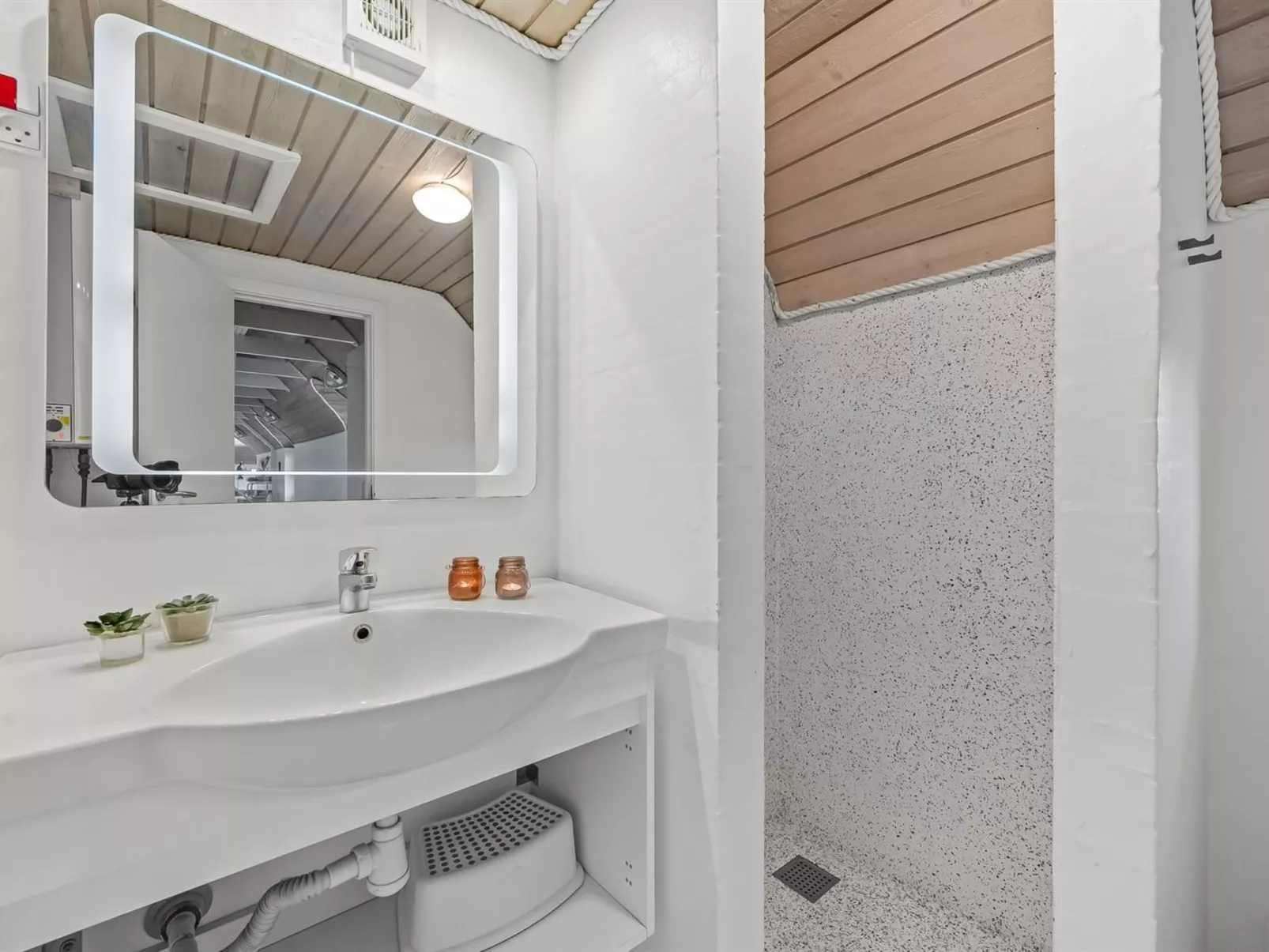 "Alexia" - 300m from the sea-Binnen