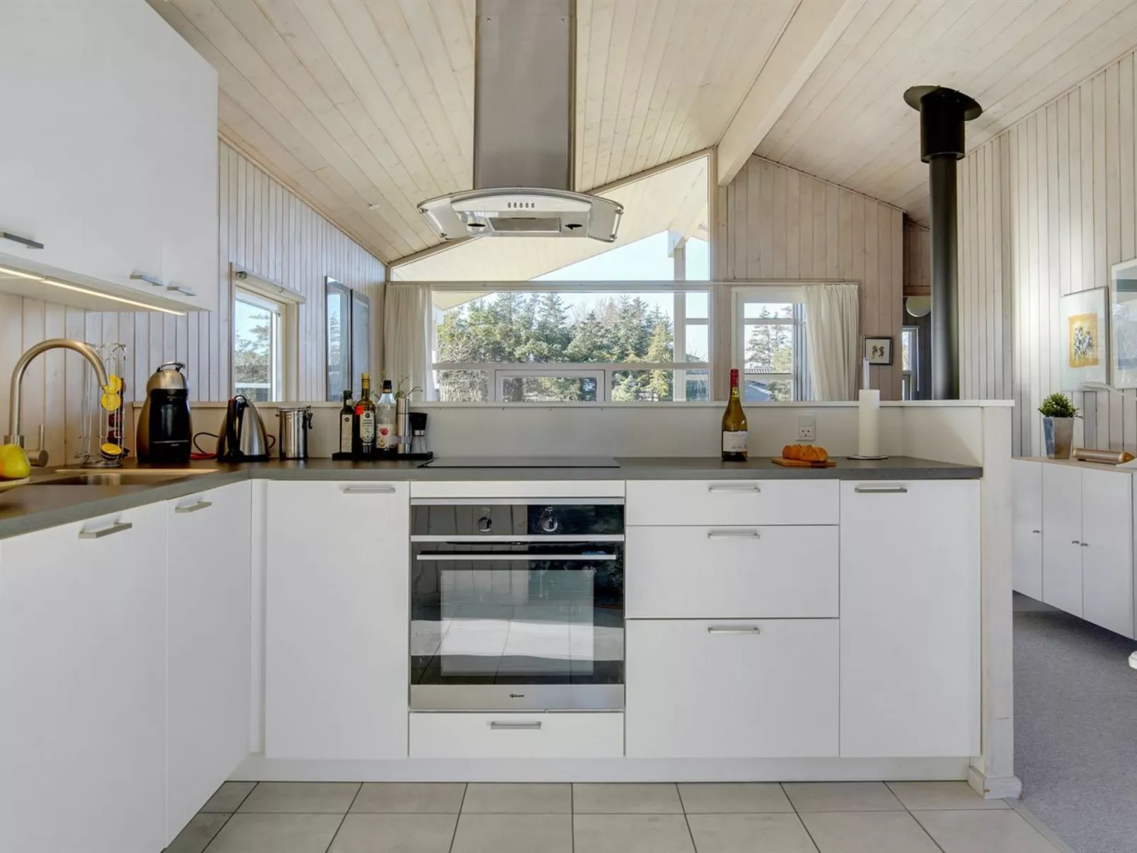 "Anahi" - 3km from the sea-Binnen