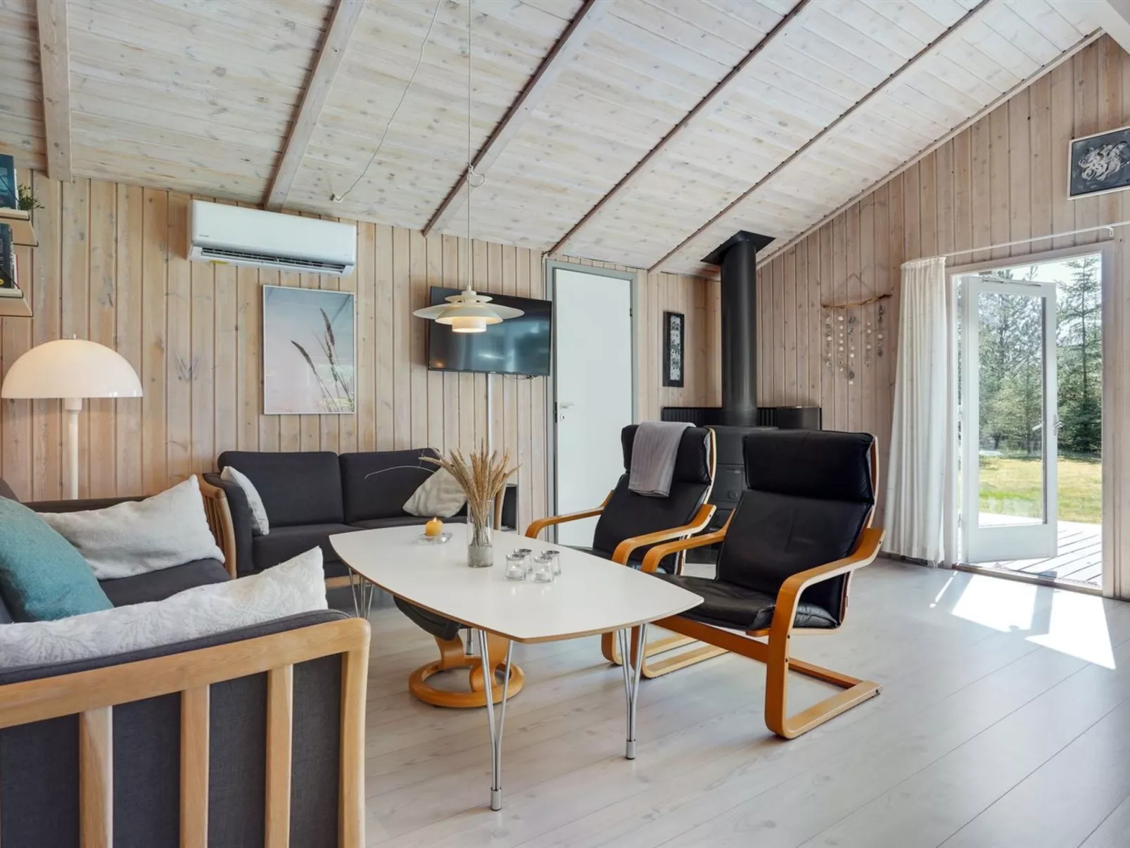 "Akka" - 2km from the sea-Binnen