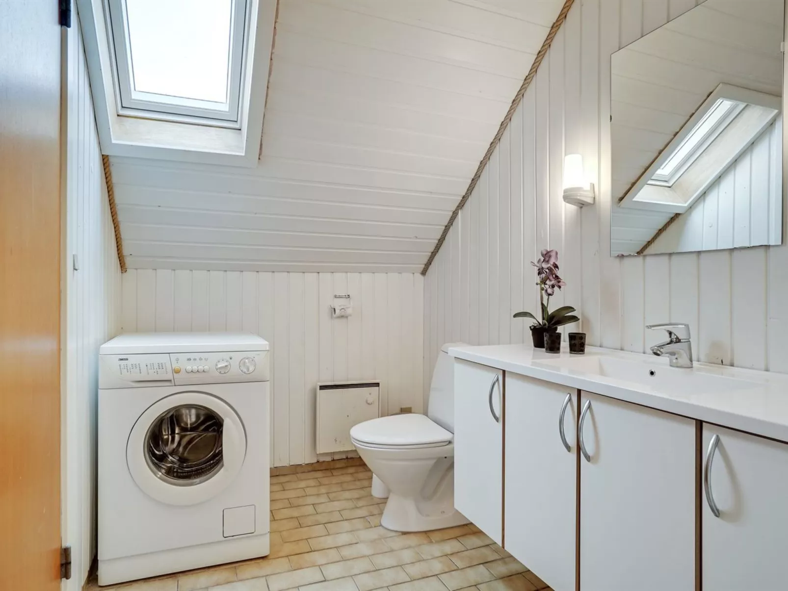 "Felina" -  from the sea-Binnen