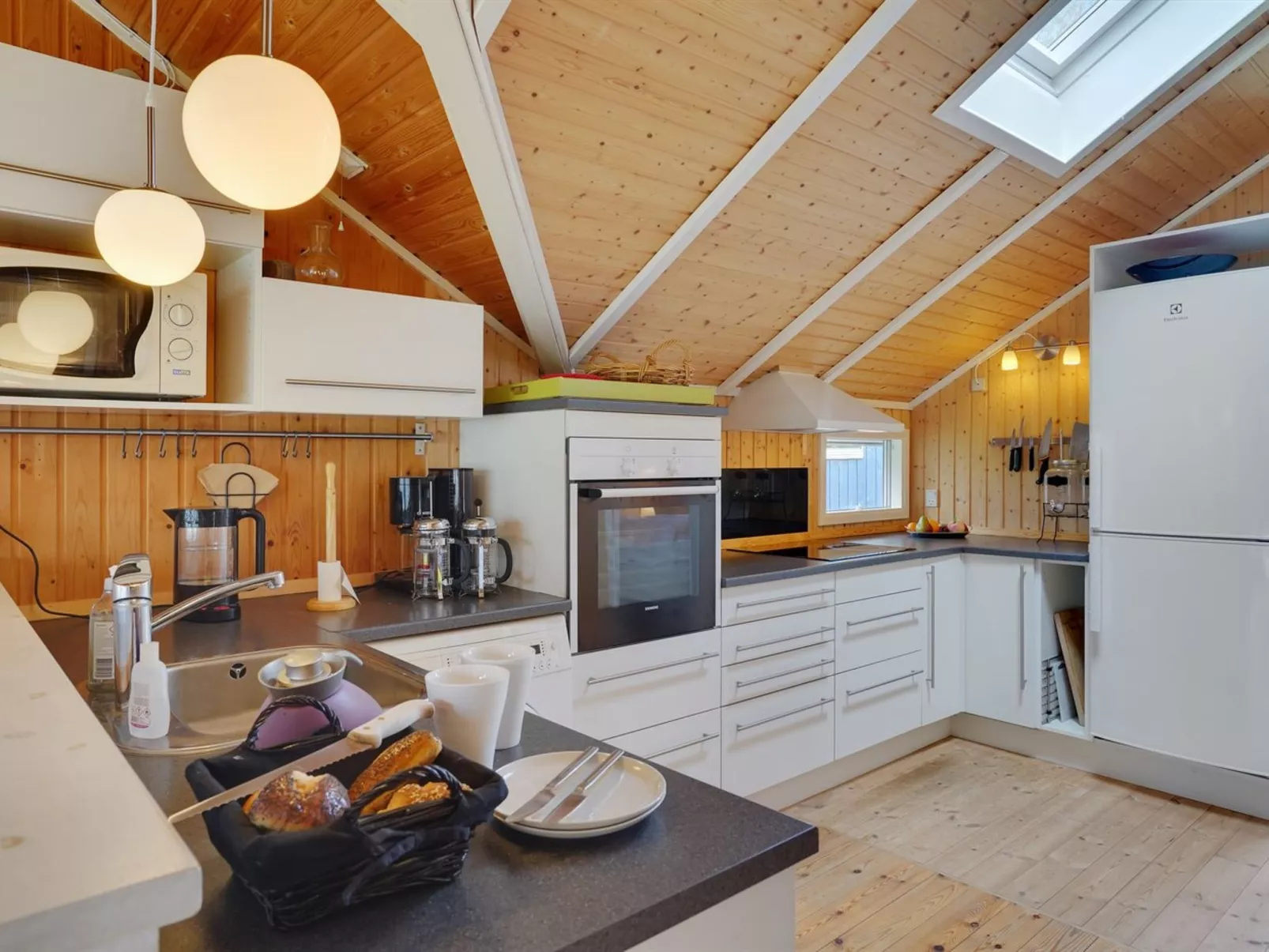 "Norna" - 300m from the sea-Binnen