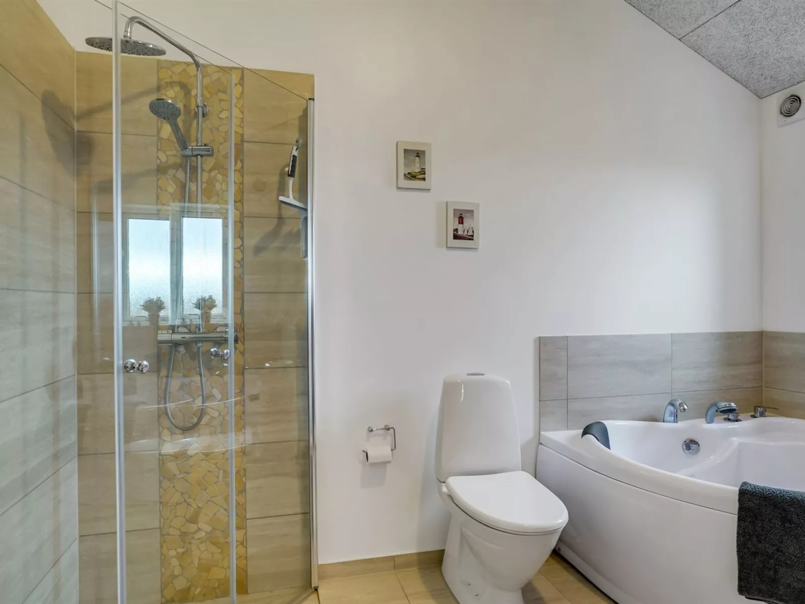 "Eveline" - 1.5km from the sea-Binnen