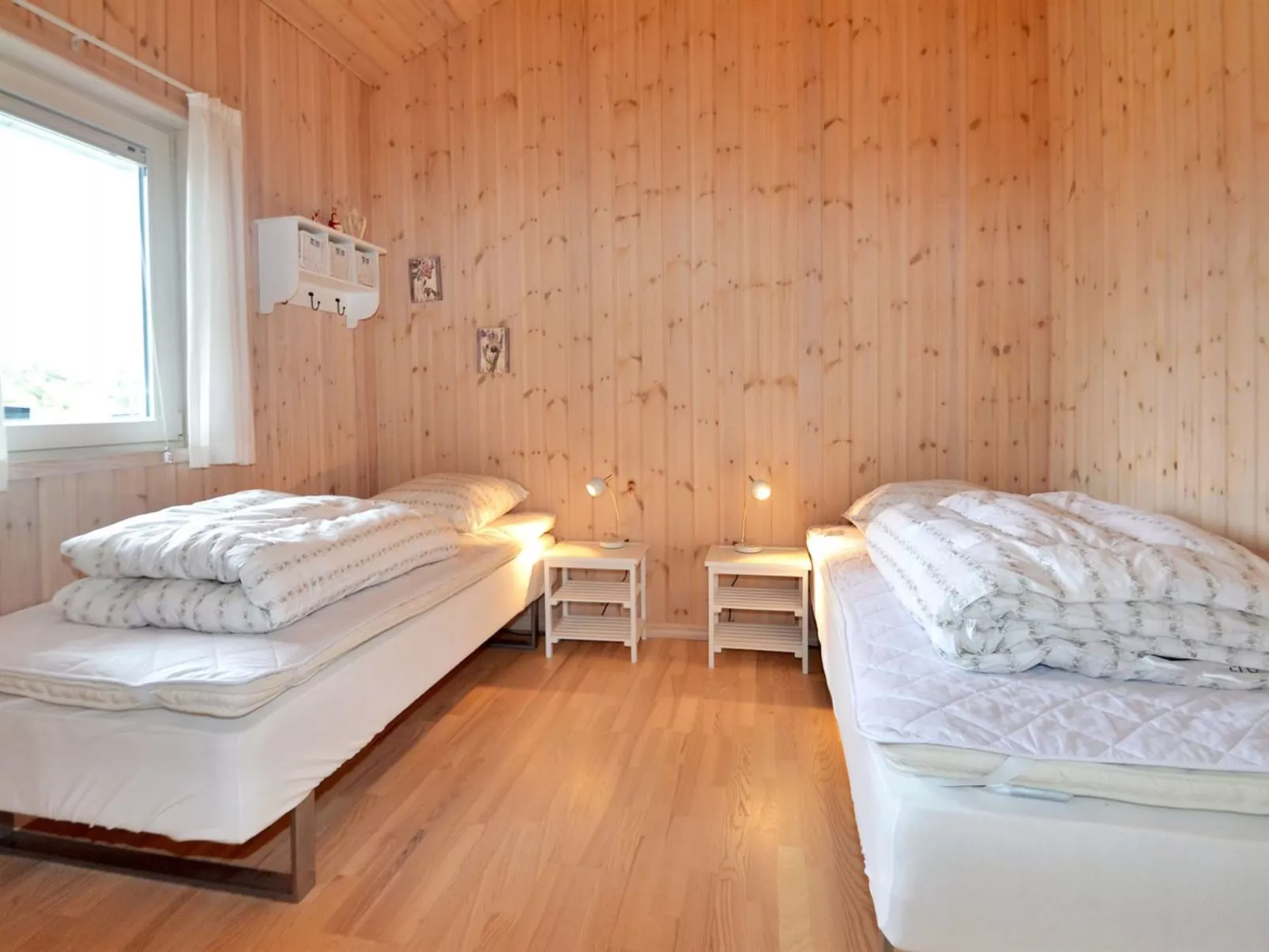 "Huno" - 400m from the sea-Binnen