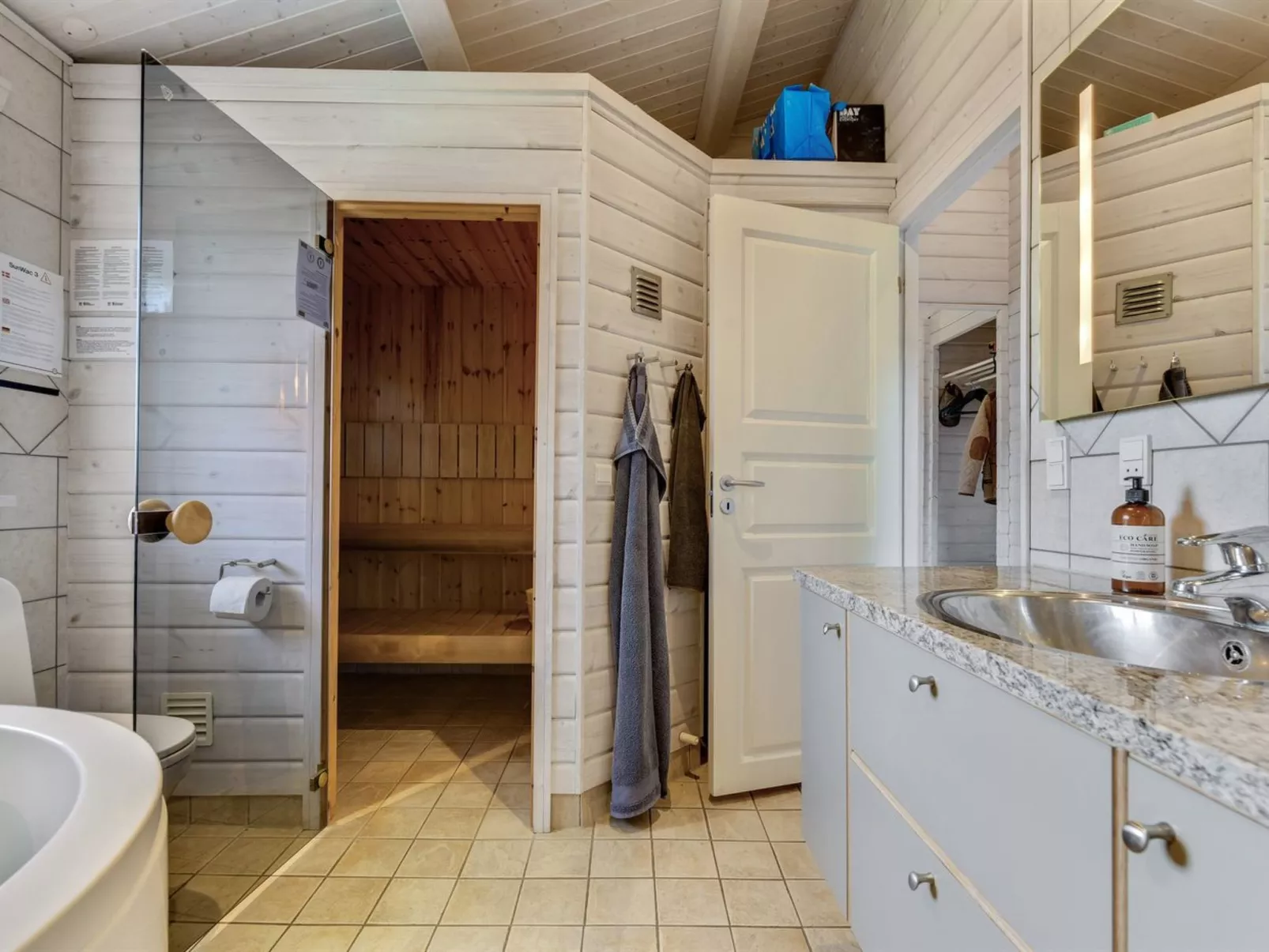 "Ruusu" - 300m from the sea-Binnen