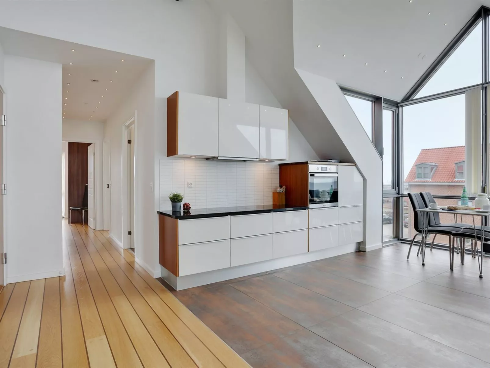 "Femme" - 15m from the sea-Binnen