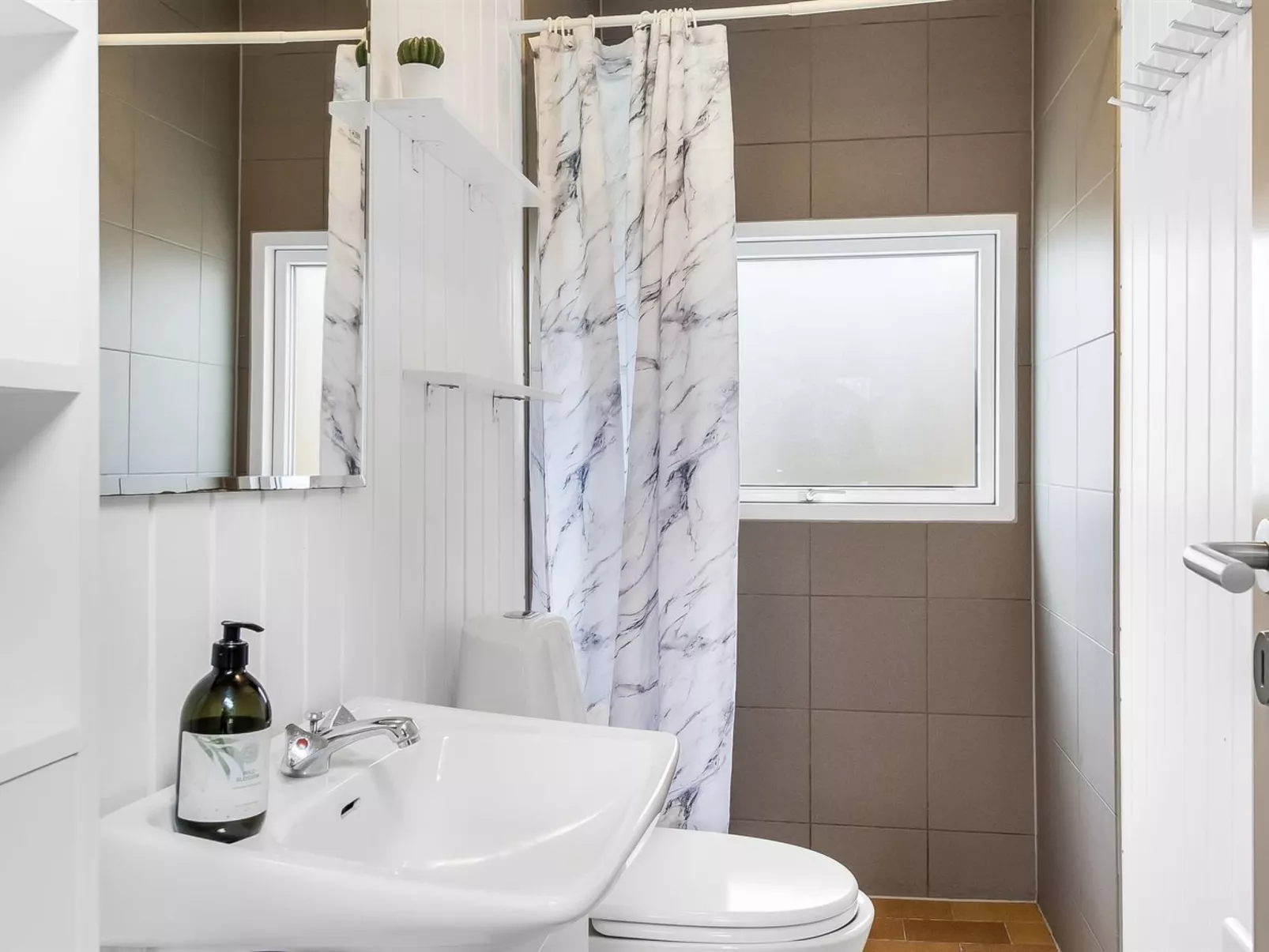 "Hannelise" - 30km from the sea-Binnen