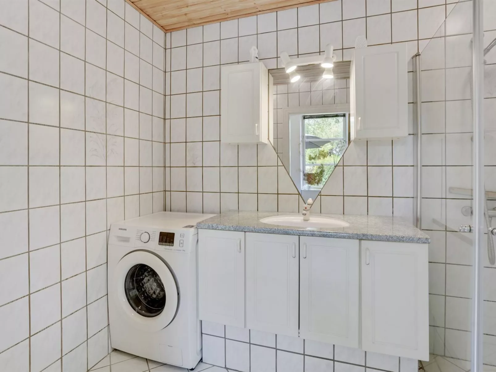 "Jonni" - 15km from the sea-Binnen