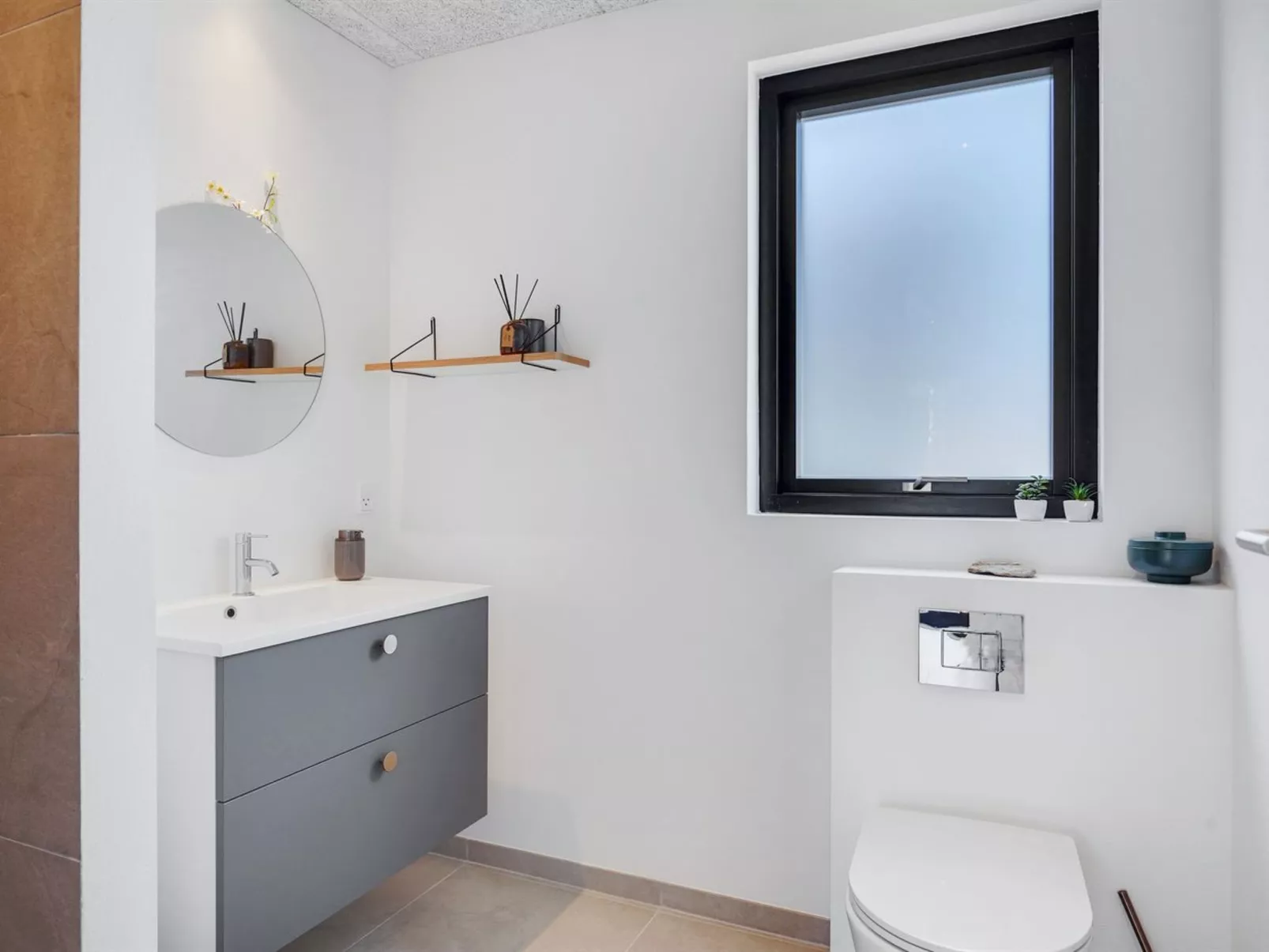 "Haley" - 150m from the sea-Binnen