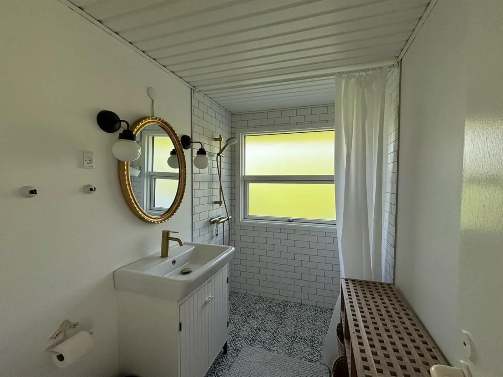 "Aksa" - 400m from the sea-Binnen