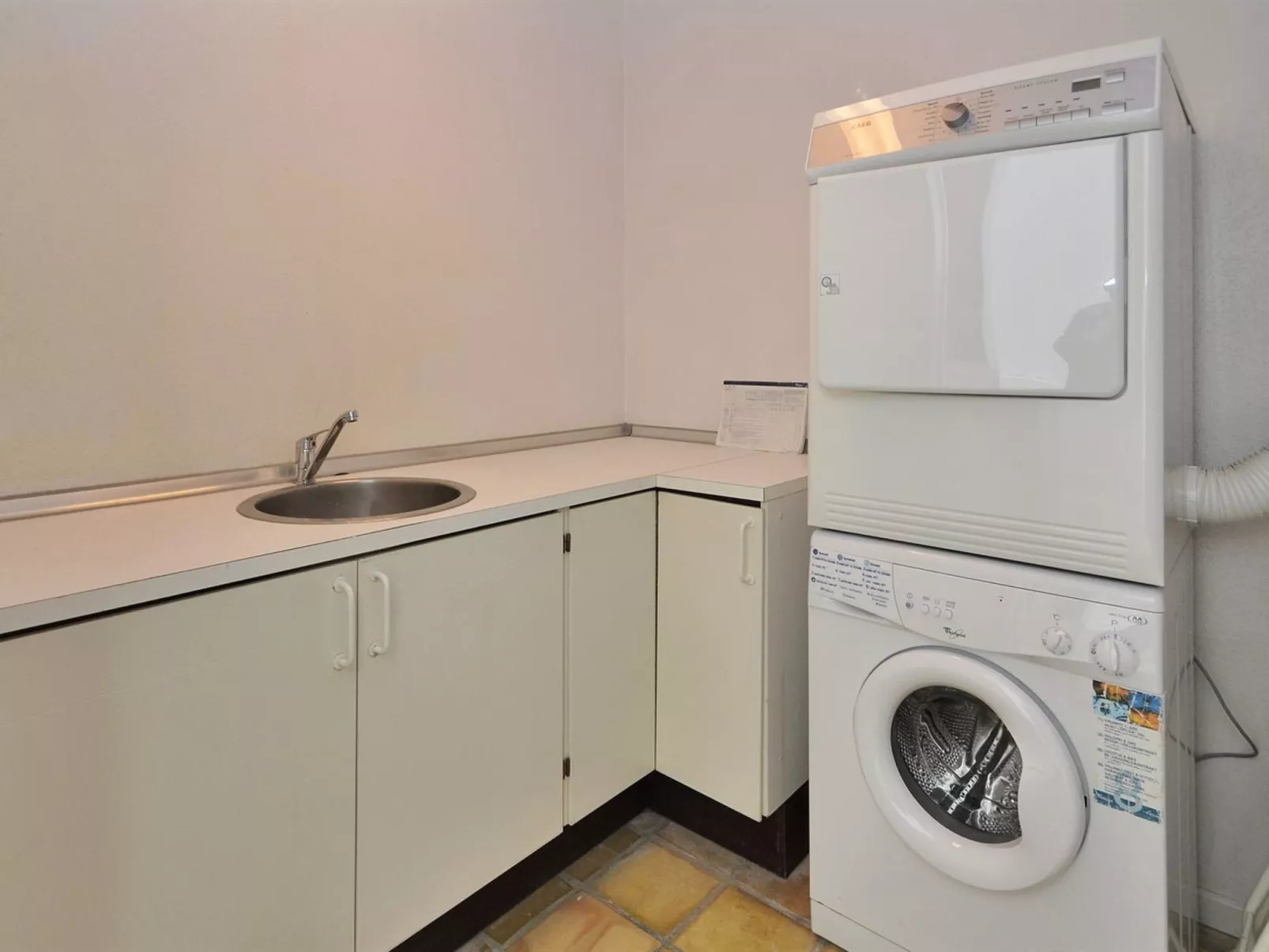 "Lenaya" - 75m from the sea-Binnen