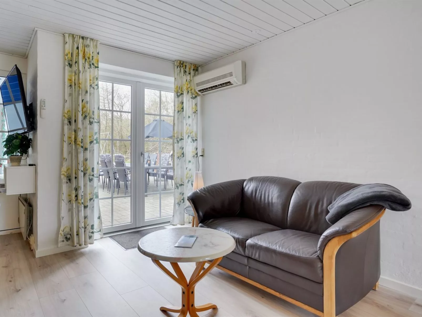 "Ferhat" - 2.9km from the sea-Binnen