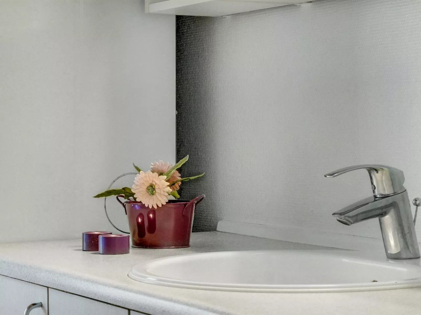 "Livni" - 3.8km from the sea-Binnen