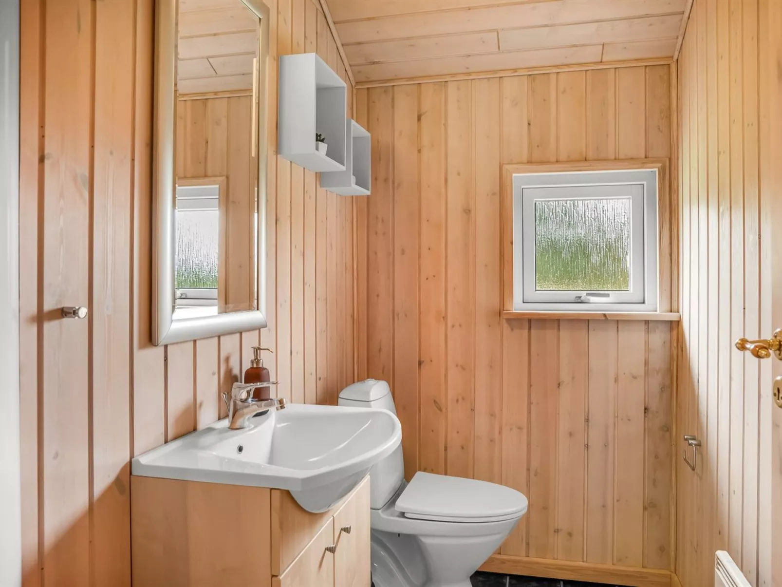 "Femke" - 250m to the fjord-Binnen