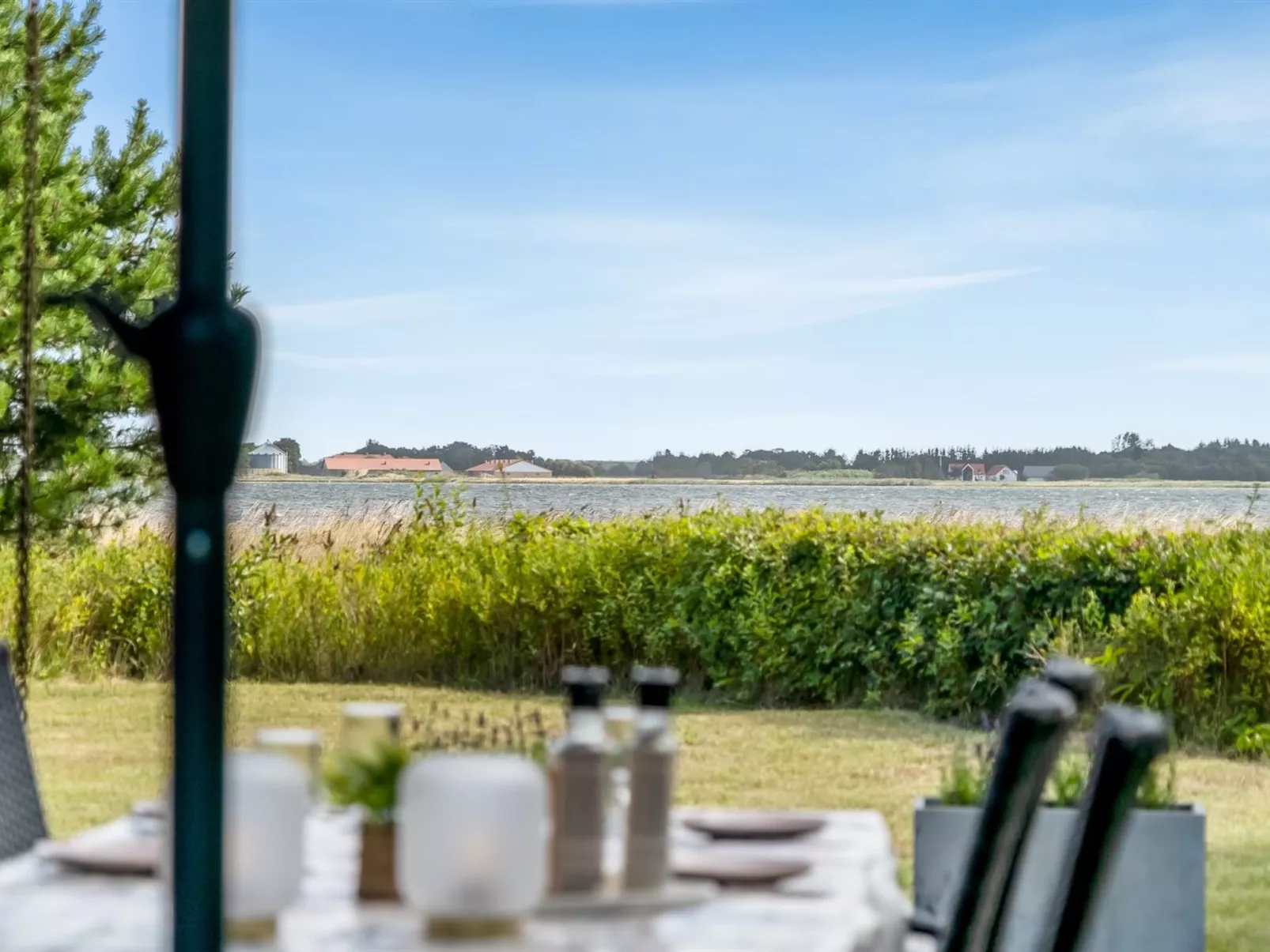 "Tayana" - 75m to the fjord-Buiten