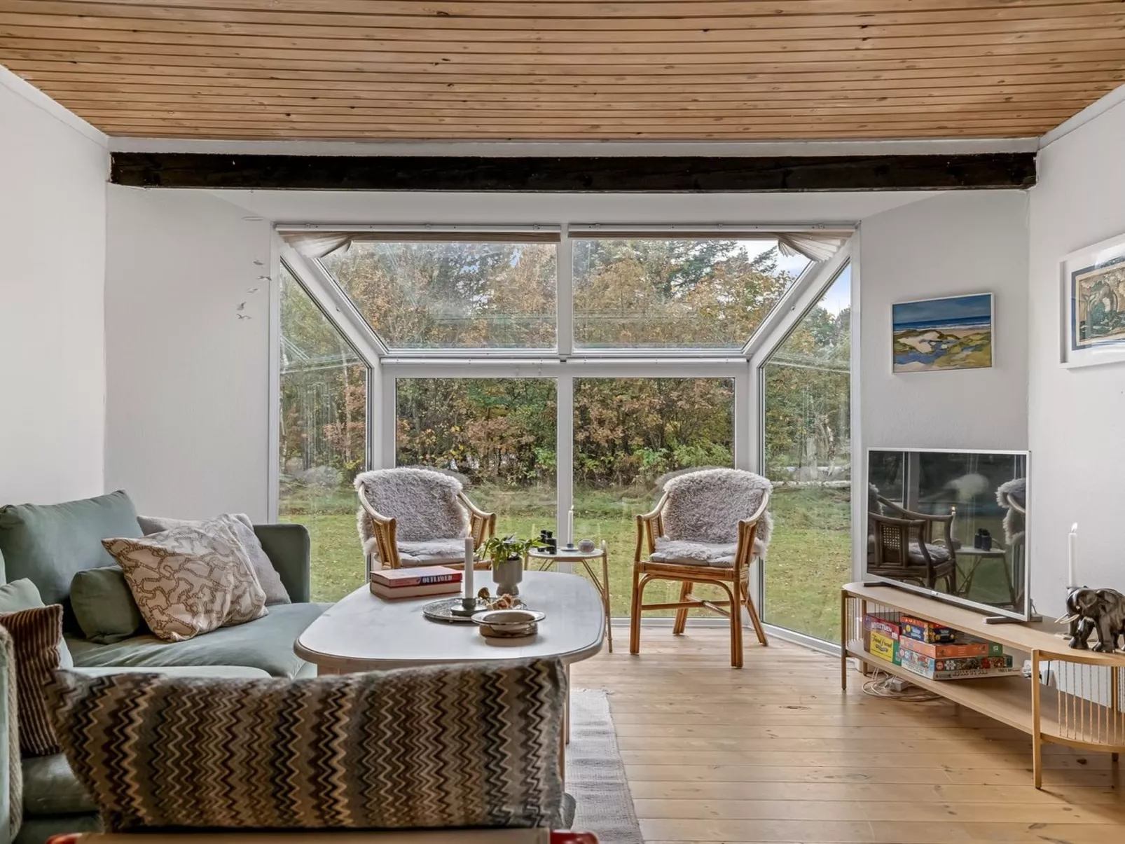 "Cordelia" - 400m from the sea