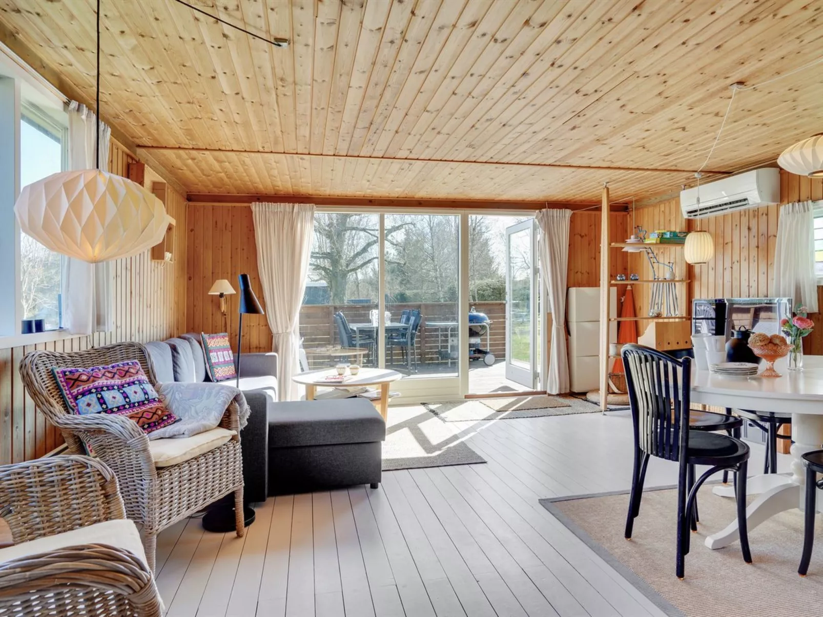 "Julla" - 1.5km from the sea-Binnen