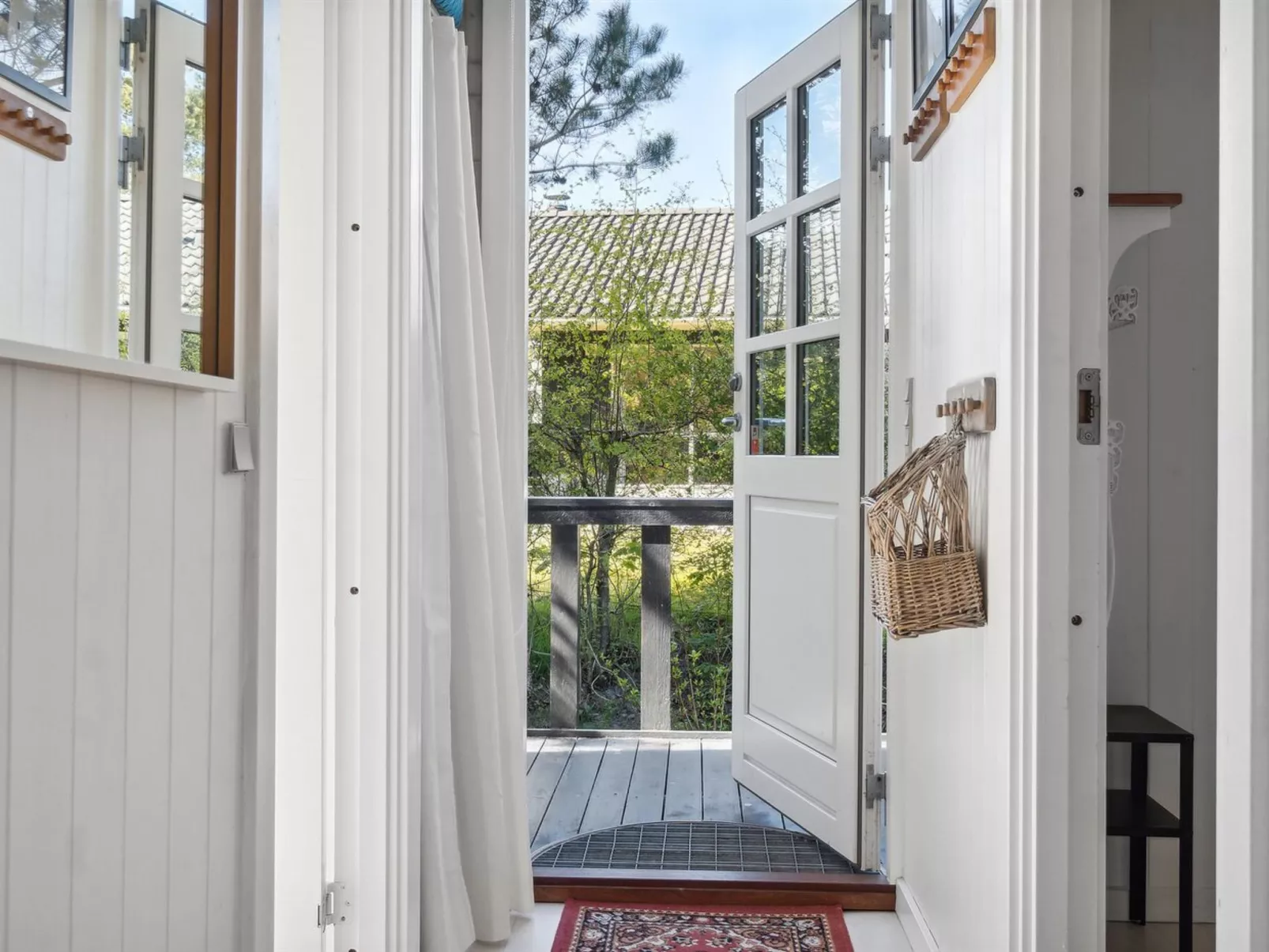 "Arild" - 10m from the sea-Binnen