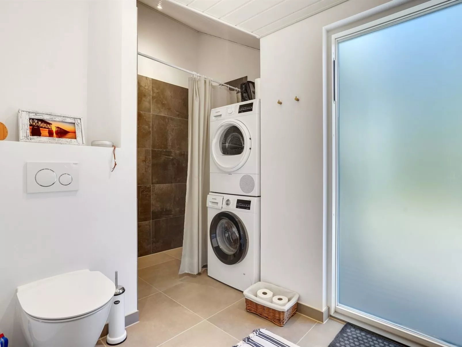 "Iwa" - 475m from the sea-Binnen