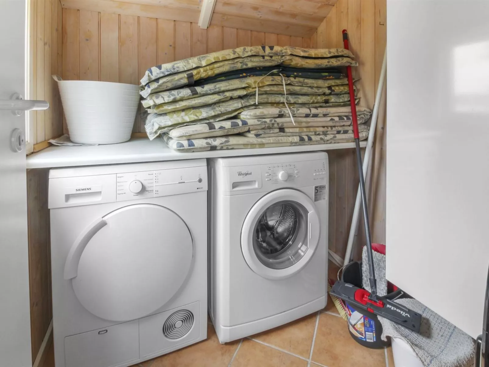 "Pirkka" - 50m to the fjord-Binnen