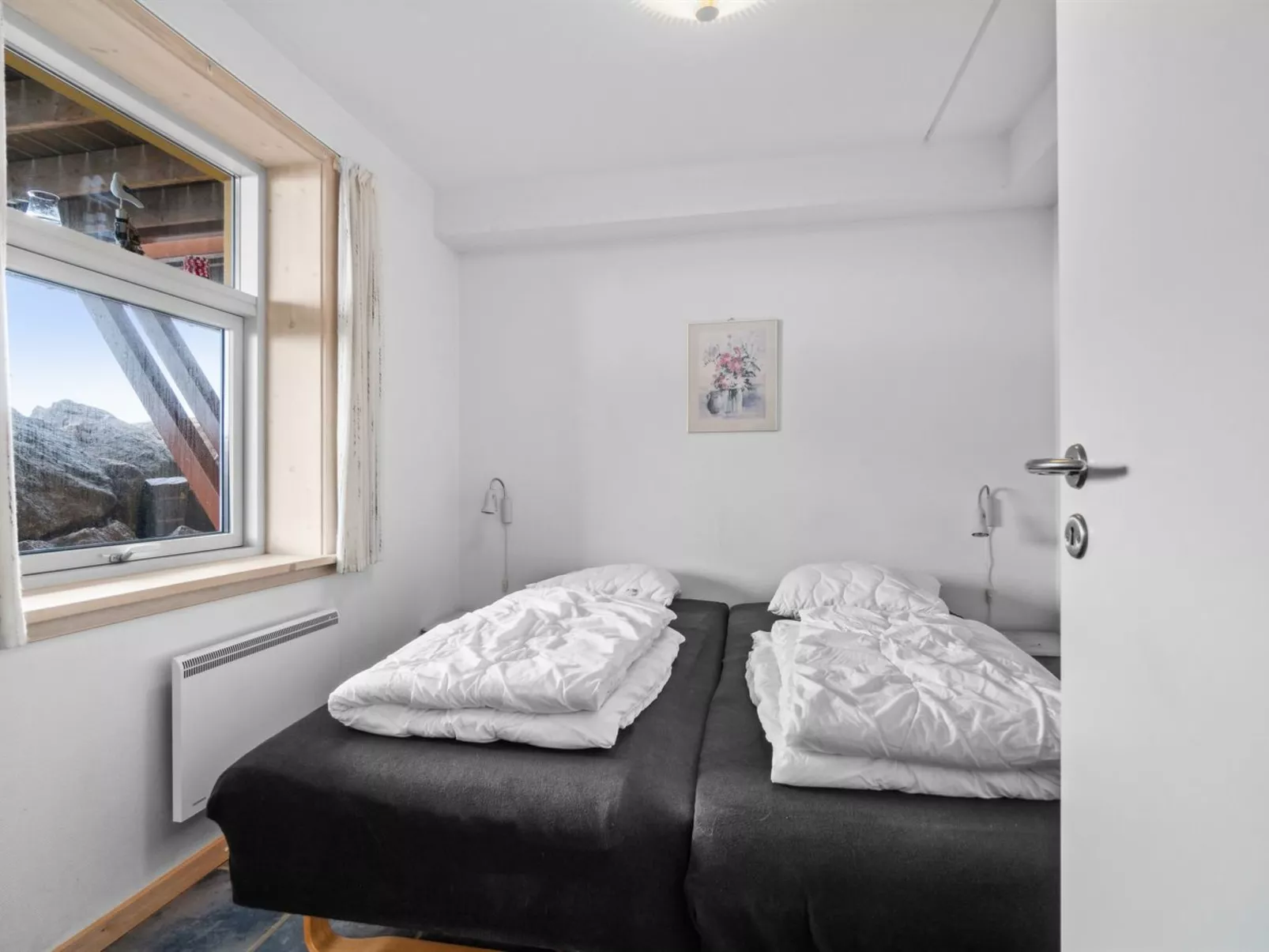 "Frigg" - 10m from the sea-Binnen