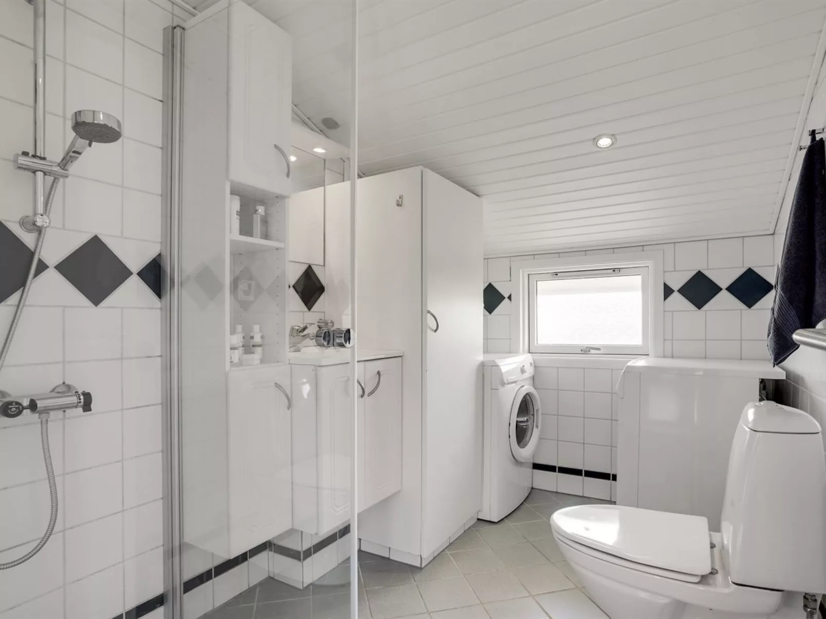 "Biarni" - 300m from the sea-Binnen