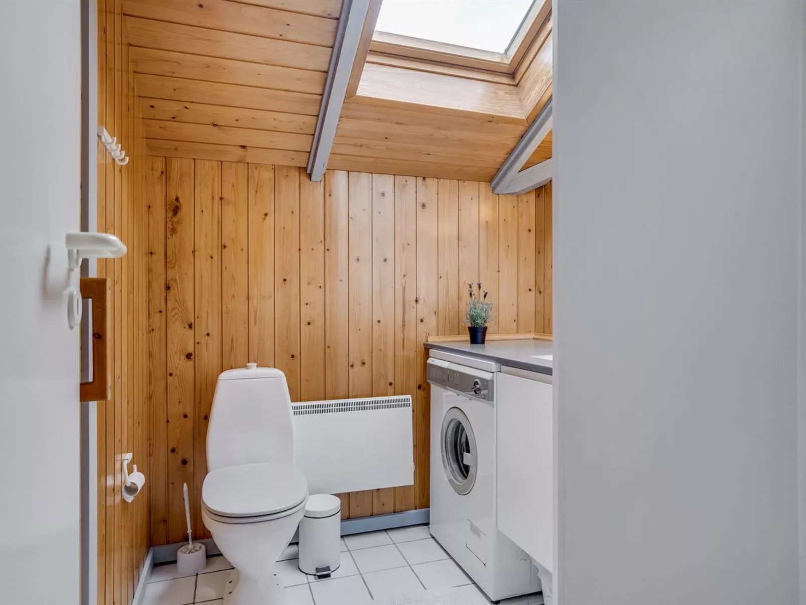 "Bryniulf" - 1.8km from the sea-Binnen