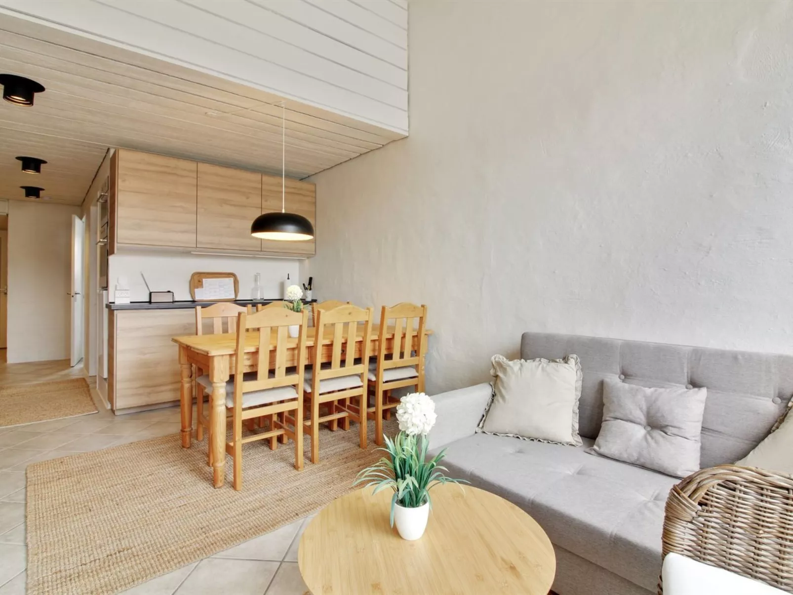 "Ulpu" - 500m from the sea-Binnen