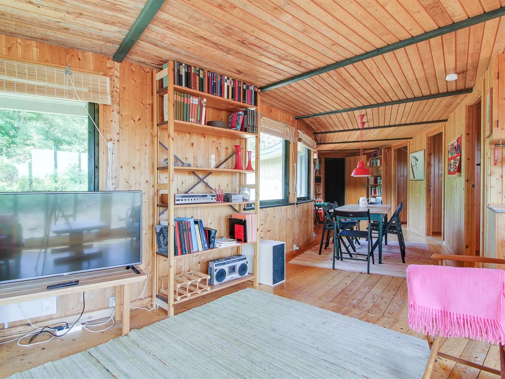 "Bryndis" - 300m from the sea-Binnen