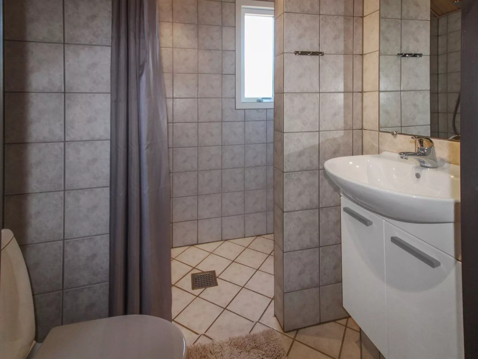 "Maureen" - 10.5km from the sea-Binnen