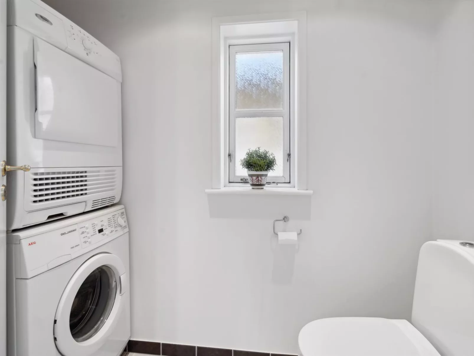 "Store" - 700m from the sea-Binnen