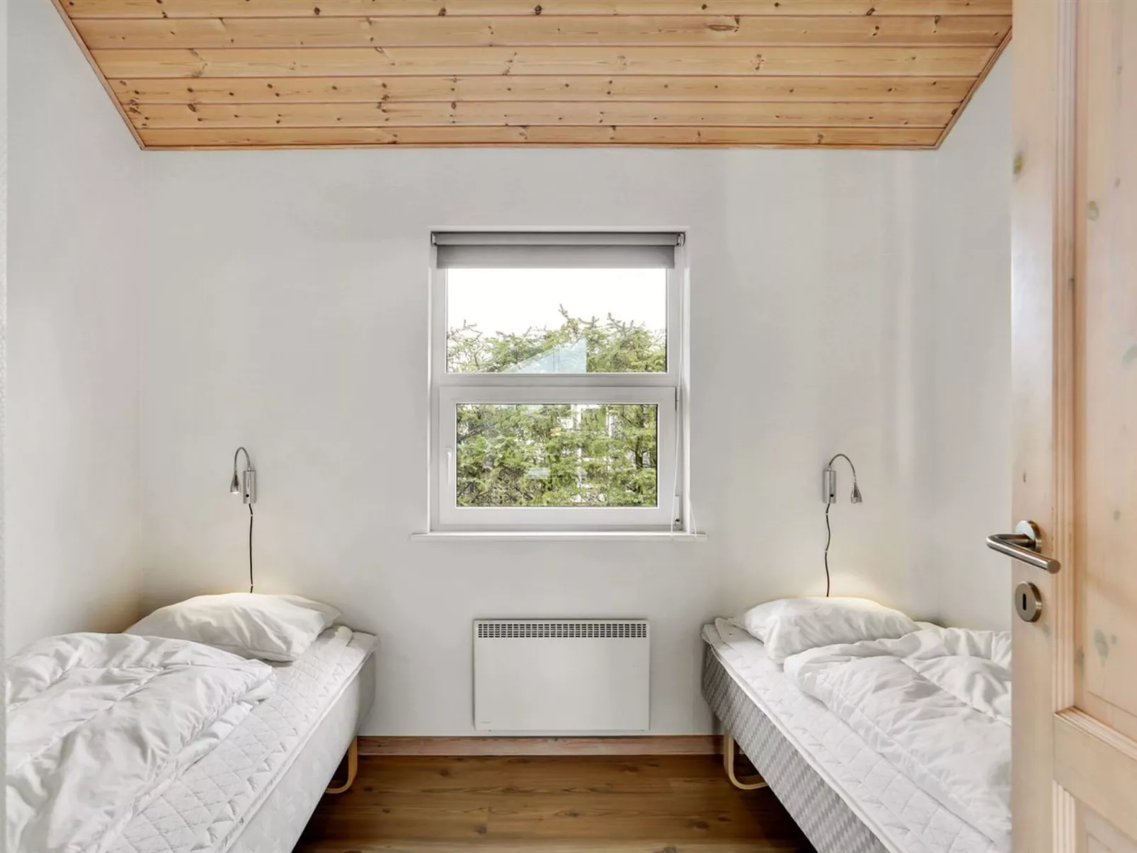 "Lirim" - 50m from the sea-Binnen