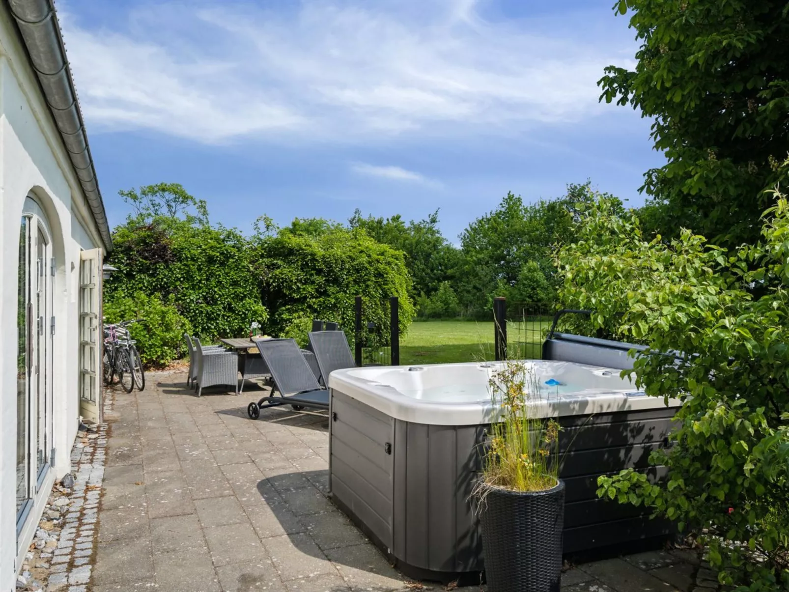 "Malinda" - 500m from the sea-Binnen