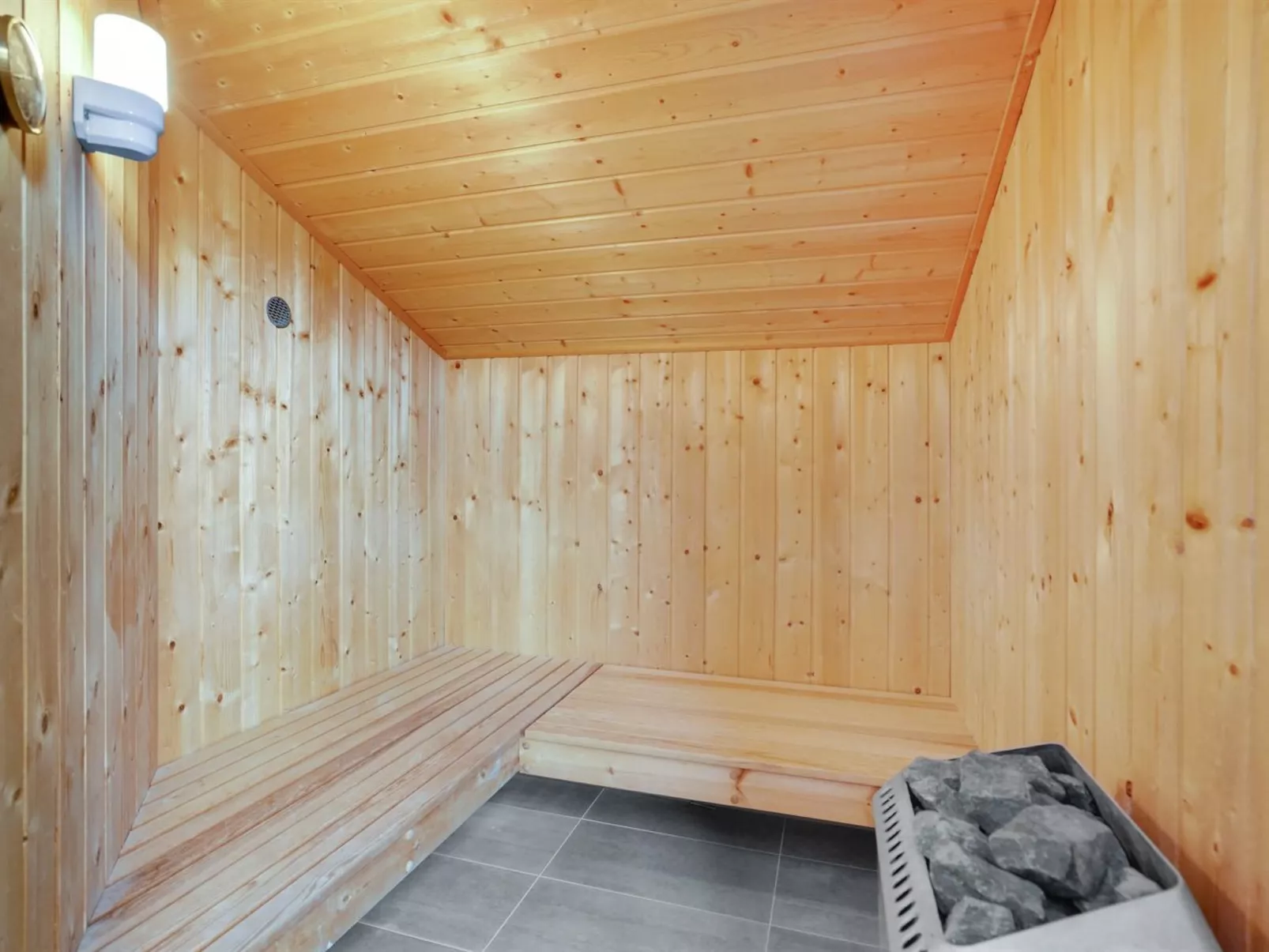 "Nedelko" - 250m from the sea-Binnen