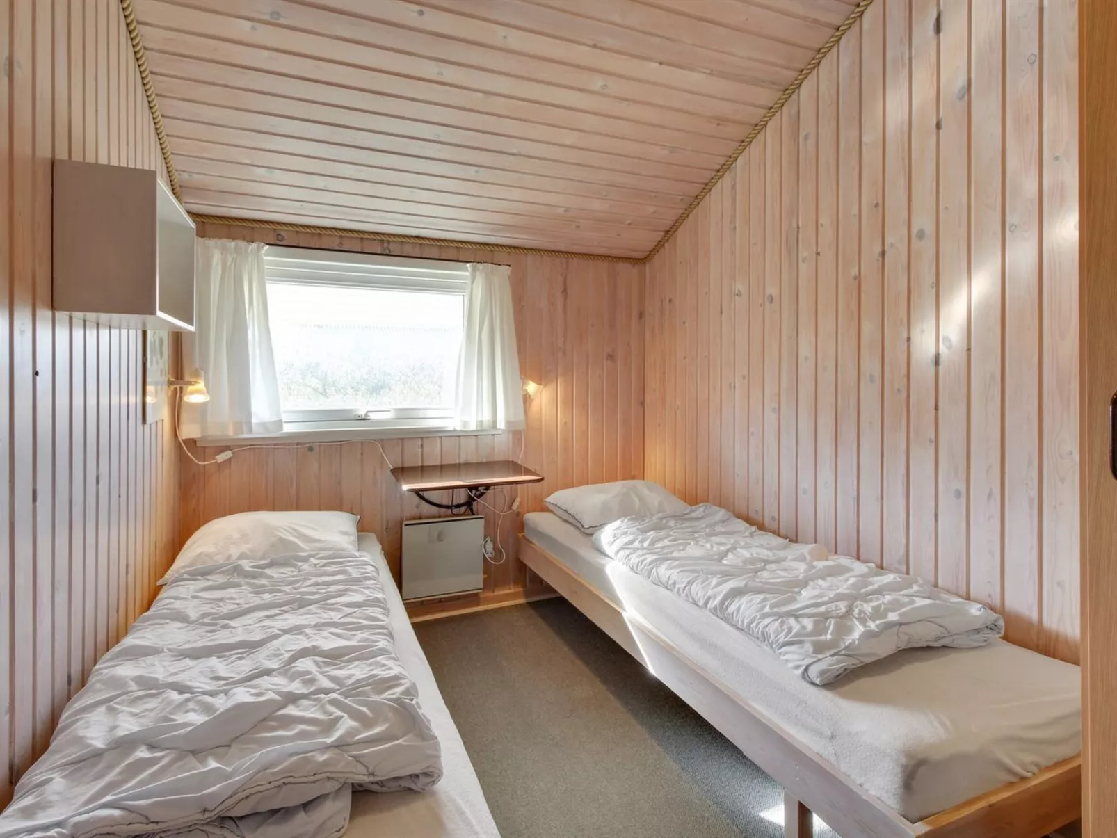 "Unni" -  from the sea-Binnen