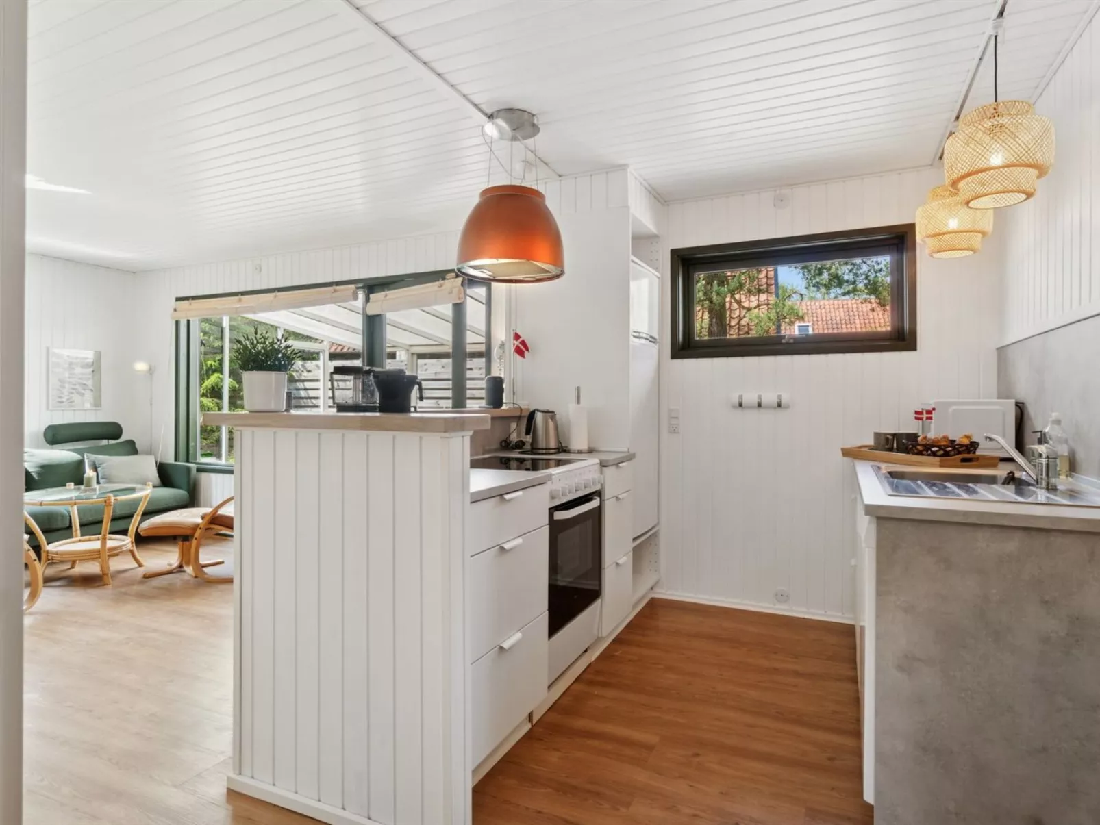 "Ellinor" - 300m from the sea-Binnen