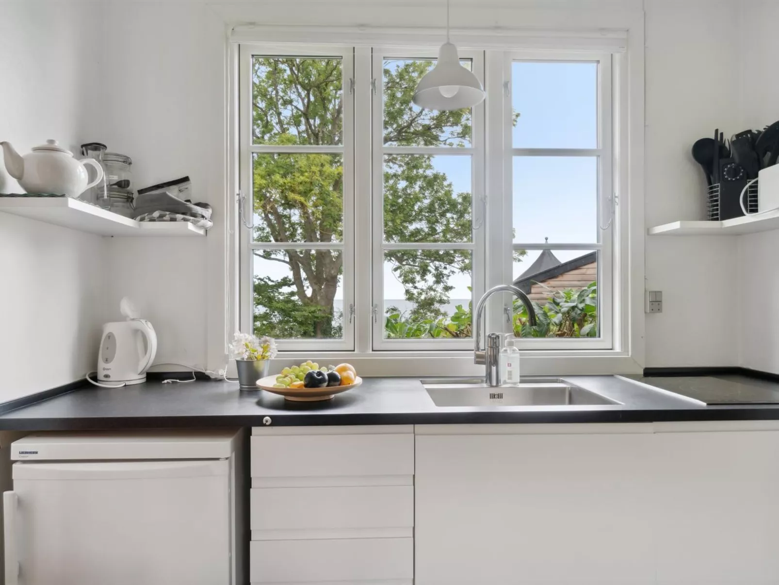 "Zina" - 25m from the sea-Binnen