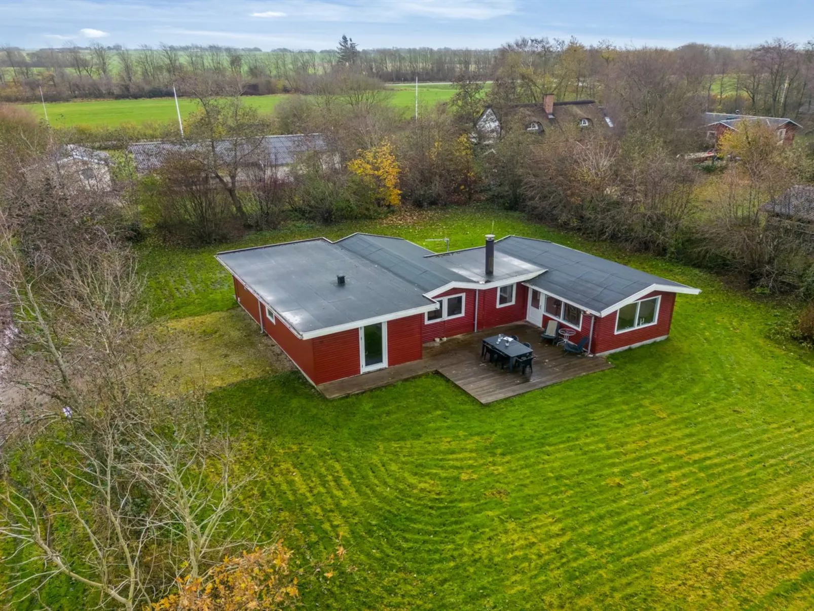 "Scarlet" - 400m to the fjord-Buiten