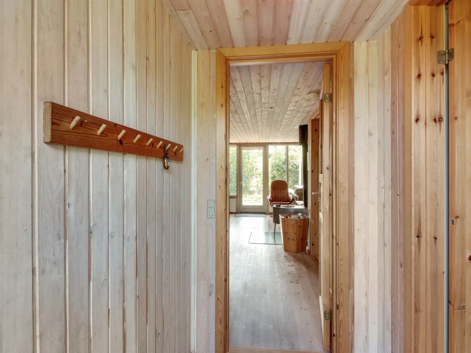 "Jaane" - 650m to the fjord-Binnen