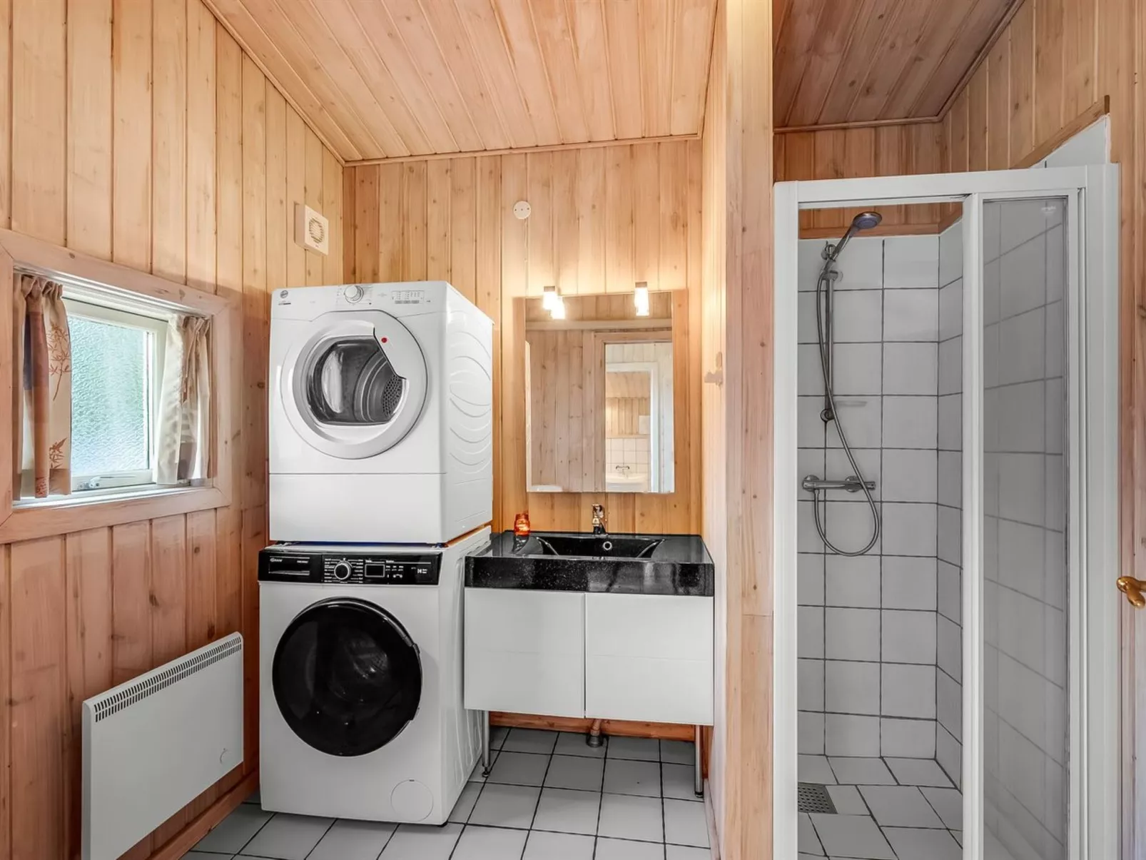 "Benjamina" - 530m to the fjord-Binnen