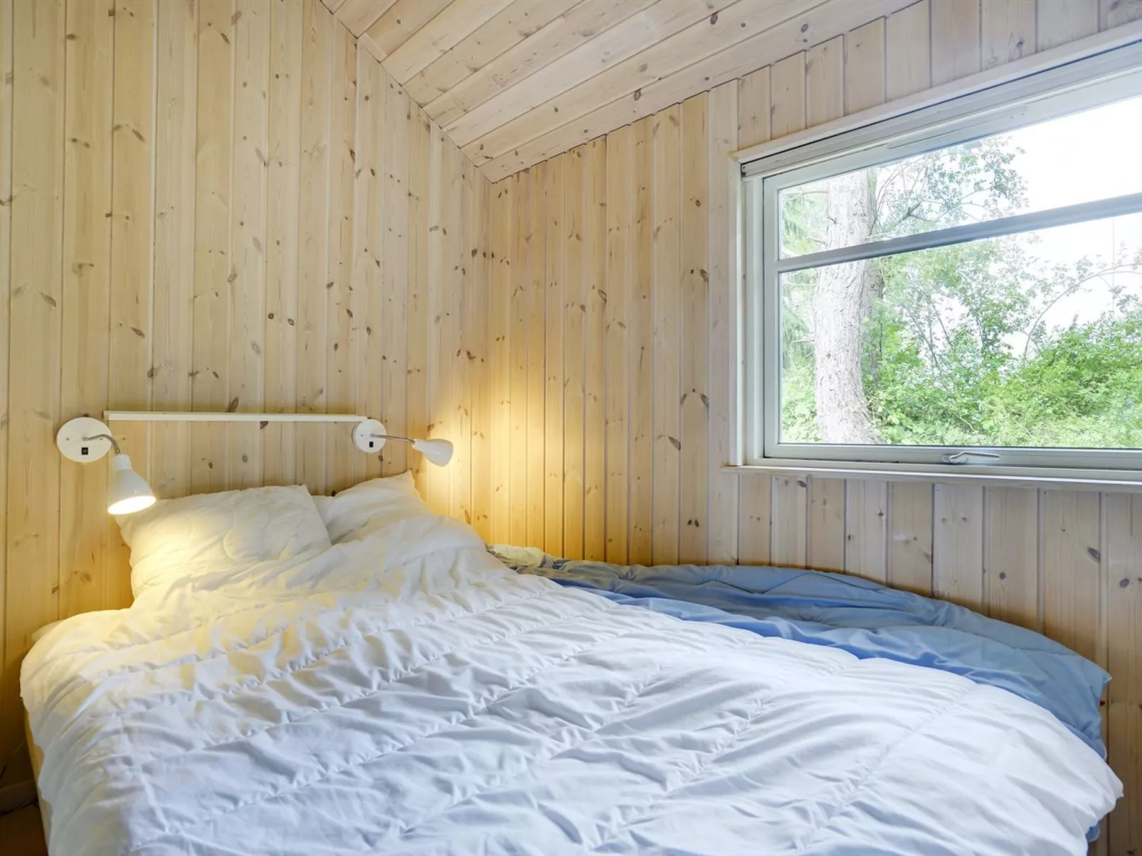 "Hughe" - 300m from the sea-Binnen