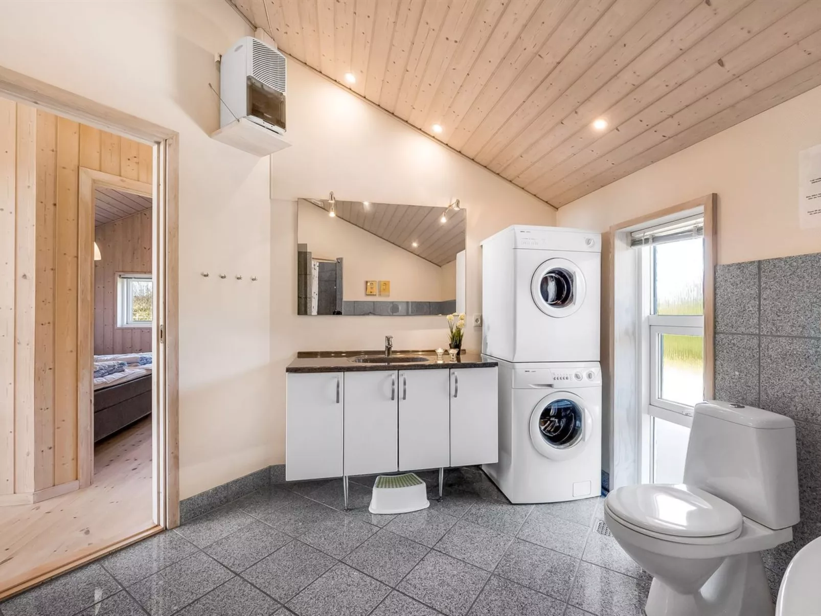 "Haagen" - 600m to the fjord-Binnen