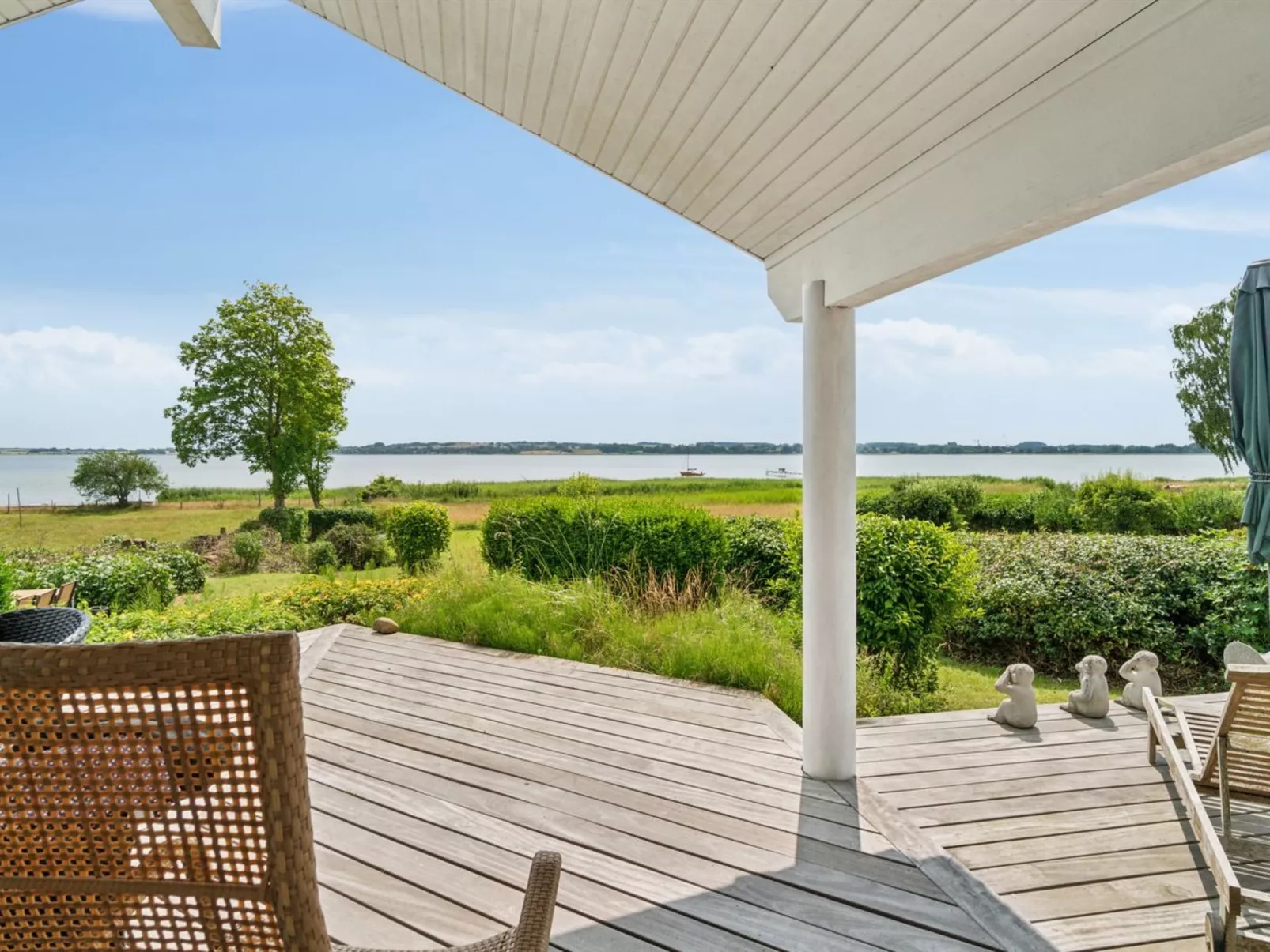 "Brunman" - 10m to the fjord-Buiten